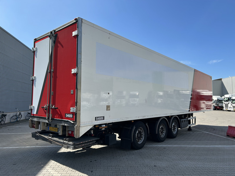 H.T.F. HZO 39 / Carrier Vector 1800 Frigo / Loadlift 2500 kg / APK TUV 01-26 - Refrigerator semi-trailer: picture 2 H.T.F. HZO 39 / Carrier Vector 1800 Frigo / Loadlift 2500 kg / APK TUV 01-26 - Refrigerator semi-trailer: picture 2