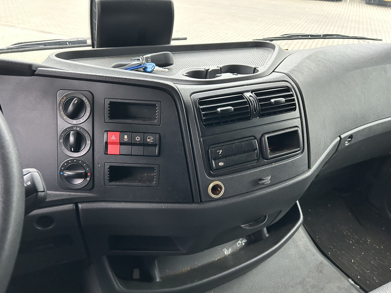 Mercedes-Benz Atego 1318 Euro 6 E / 12 Ton / 56 dkm / Box / Laadklep / APK 01-27 - Box truck: picture 5 Mercedes-Benz Atego 1318 Euro 6 E / 12 Ton / 56 dkm / Box / Laadklep / APK 01-27 - Box truck: picture 5