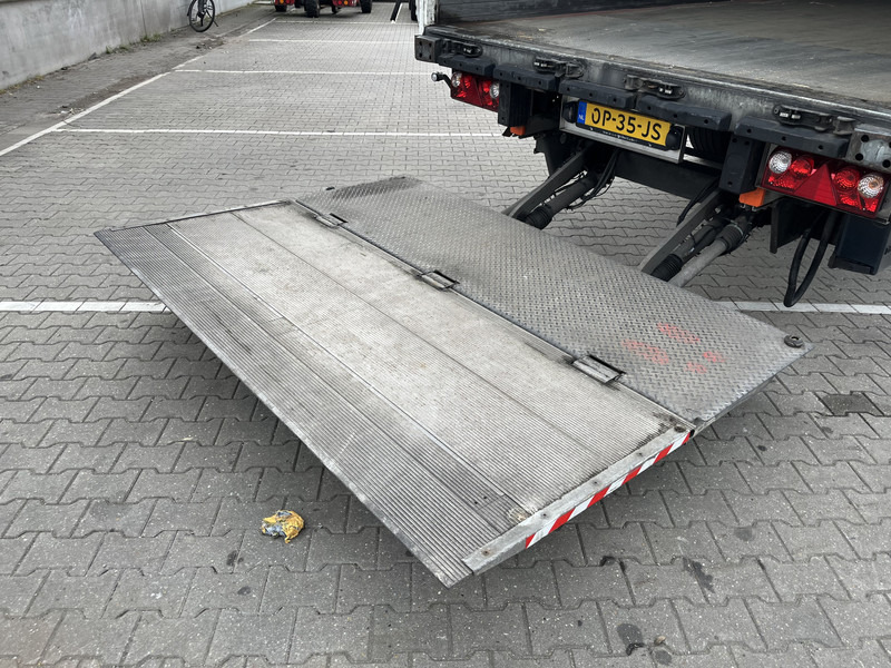 Schmitz Cargobull SCB S2 / Box Trailer / 2 axle / Loadlift / APK TUV 04-26 - Closed box semi-trailer: picture 5 Schmitz Cargobull SCB S2 / Box Trailer / 2 axle / Loadlift / APK TUV 04-26 - Closed box semi-trailer: picture 5