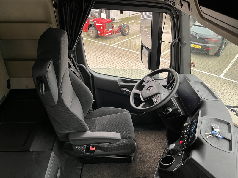 Mercedes-Benz Actros 1842 Gigaspace / Full Spoiler / NL Truck - Tractor unit: picture 3 Mercedes-Benz Actros 1842 Gigaspace / Full Spoiler / NL Truck - Tractor unit: picture 3