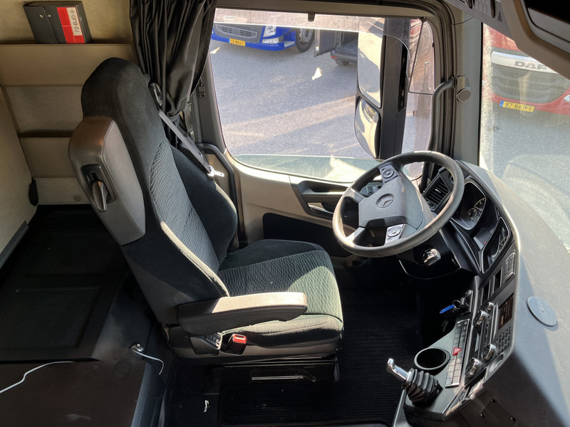 Mercedes-Benz Actros 1842 Streamspace / 863 dkm / 2 Tanks / NL Truck / 10x in stock - Tractor unit: picture 3 Mercedes-Benz Actros 1842 Streamspace / 863 dkm / 2 Tanks / NL Truck / 10x in stock - Tractor unit: picture 3