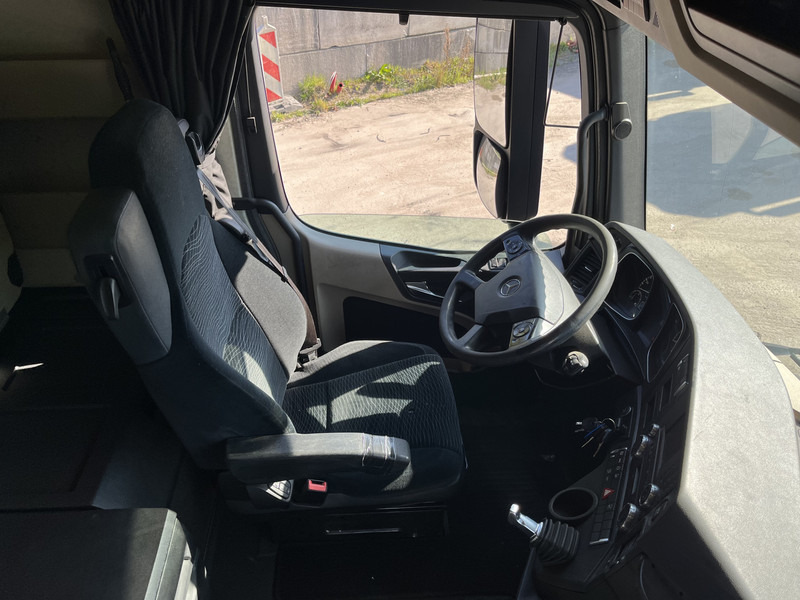 Mercedes-Benz Actros 1842 Streamspace / 870 dkm / 2 Tanks / NL Truck - Tractor unit: picture 3 Mercedes-Benz Actros 1842 Streamspace / 870 dkm / 2 Tanks / NL Truck - Tractor unit: picture 3