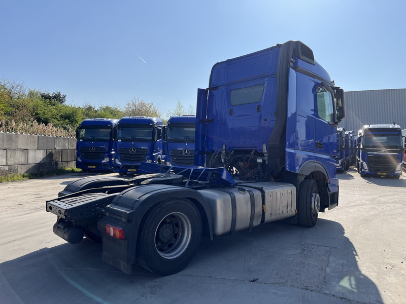 Mercedes-Benz Actros 1842 Streamspace / 945 dkm / 2 Tanks / NL Truck / 15x in stock - Tractor unit: picture 2 Mercedes-Benz Actros 1842 Streamspace / 945 dkm / 2 Tanks / NL Truck / 15x in stock - Tractor unit: picture 2