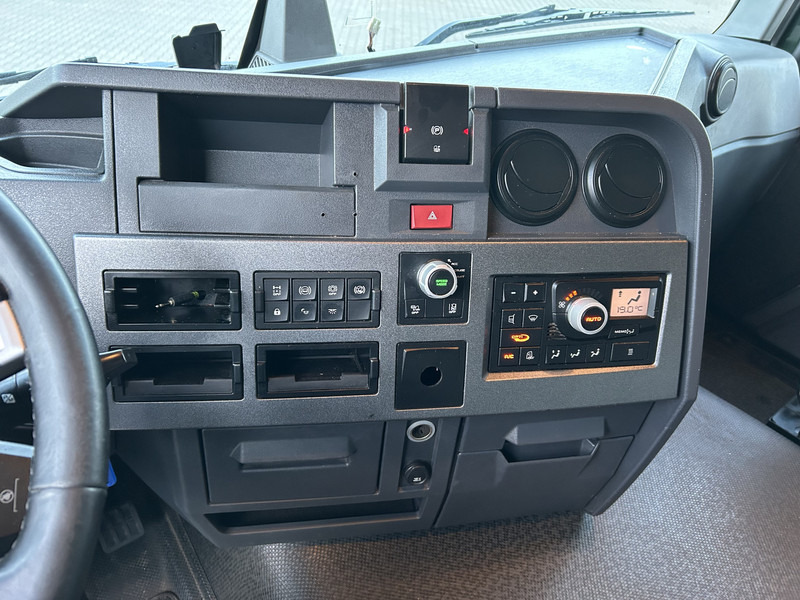 Renault T 380 Comfort / 834 dkm / NL Truck / APK TUV 06-26 - Tractor unit: picture 5 Renault T 380 Comfort / 834 dkm / NL Truck / APK TUV 06-26 - Tractor unit: picture 5