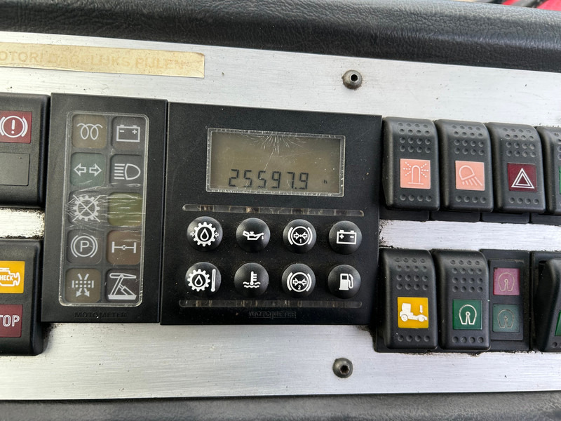 Terberg YT 182 / Cummins / Allison / 2008 / Terminal Tractor - Tractor unit: picture 5 Terberg YT 182 / Cummins / Allison / 2008 / Terminal Tractor - Tractor unit: picture 5