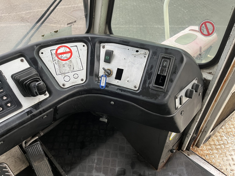 Terberg YT 182 / Cummins - Allison / Hefschotel / 2007 - Tractor unit: picture 5 Terberg YT 182 / Cummins - Allison / Hefschotel / 2007 - Tractor unit: picture 5