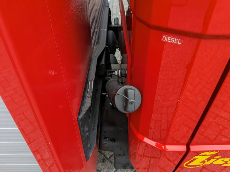 Fire truck Mercedes-Benz: picture 7 Fire truck Mercedes-Benz: picture 7