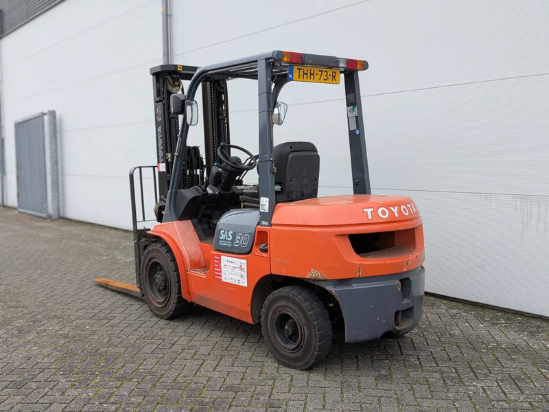 Toyota 002-7FDF30 - Forklift: picture 3 Toyota 002-7FDF30 - Forklift: picture 3