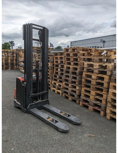 Toyota SWE120 - Stacker: picture 4 Toyota SWE120 - Stacker: picture 4