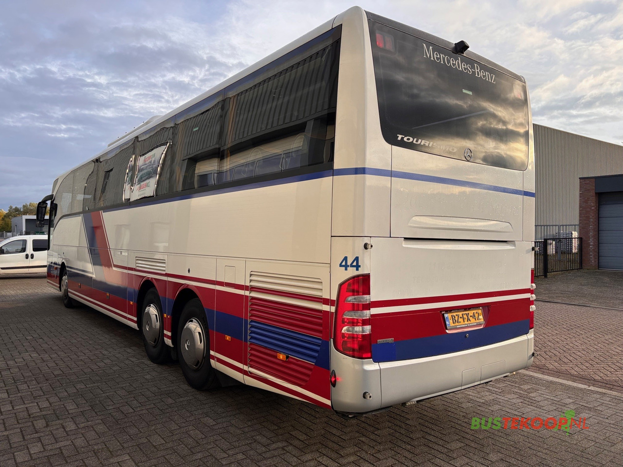 Mercedes Tourismo 16 RHD-M 57 Pl. - Coach: picture 4 Mercedes Tourismo 16 RHD-M 57 Pl. - Coach: picture 4