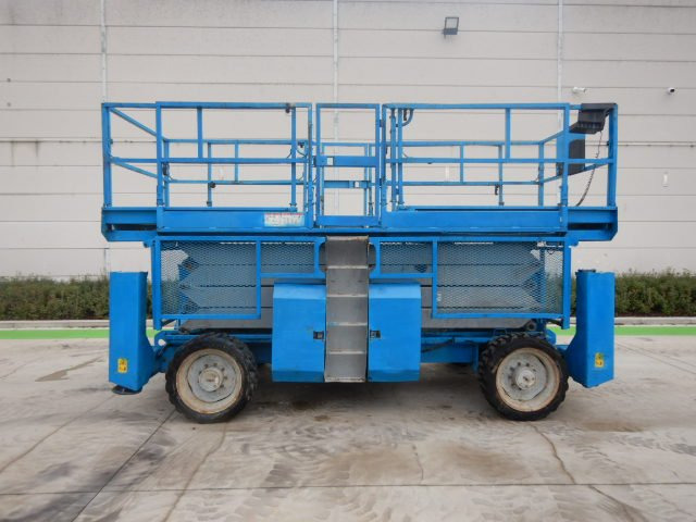 Used scissor Lift Diesel 4x4 GENIE GS-4390-RT - Scissor lift: picture 2 Used scissor Lift Diesel 4x4 GENIE GS-4390-RT - Scissor lift: picture 2