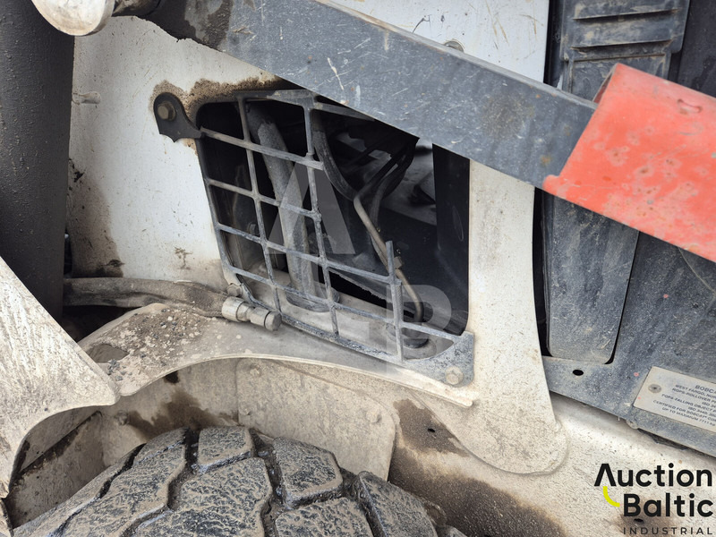 Skid steer loader Bobcat S 530: picture 15