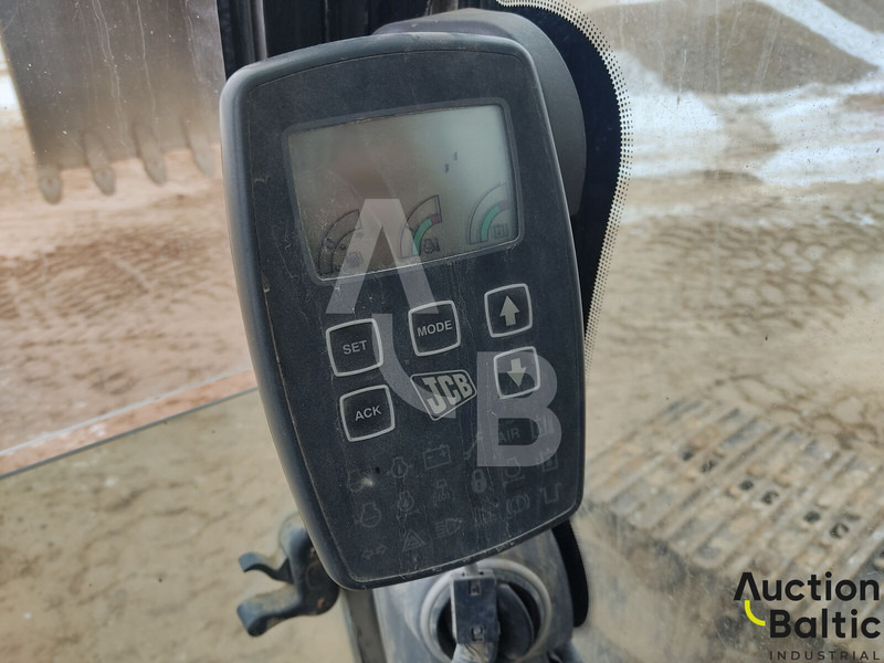 Crawler excavator JCB JS 220 LC: picture 8