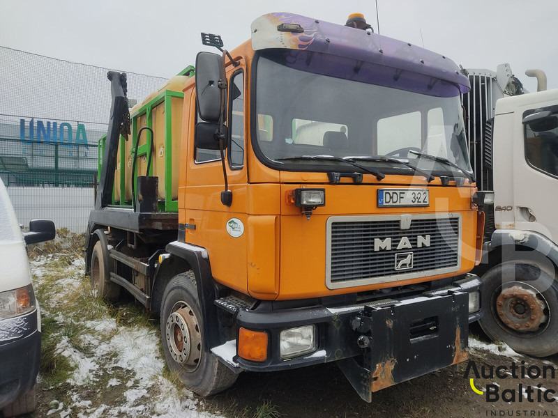 MAN 18.272 - Skip loader truck: picture 1 MAN 18.272 - Skip loader truck: picture 1
