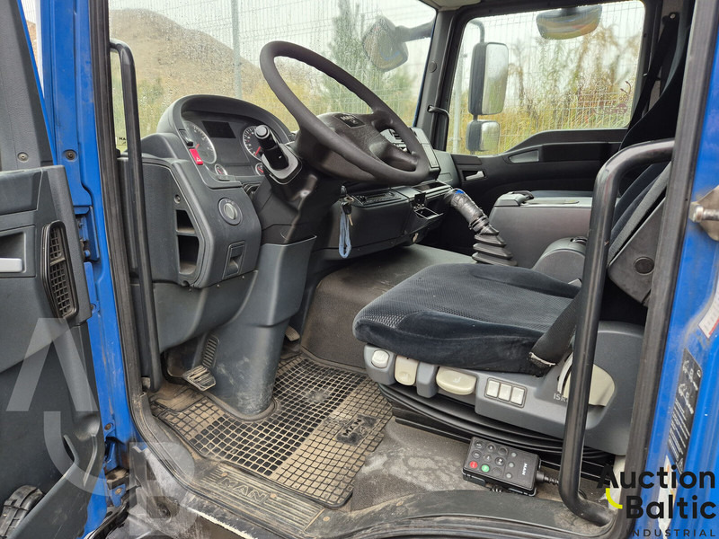 MAN TGL12.220 BL - Box truck: picture 5 MAN TGL12.220 BL - Box truck: picture 5