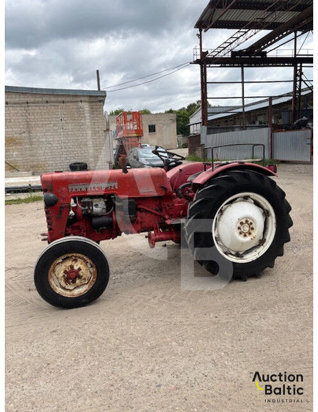 MCCORMICK International Farmall D-324 - Farm tractor: picture 2 MCCORMICK International Farmall D-324 - Farm tractor: picture 2