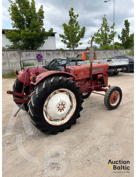 MCCORMICK International Farmall D-324 - Farm tractor: picture 3 MCCORMICK International Farmall D-324 - Farm tractor: picture 3