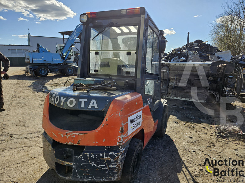 Toyota E 811 - Diesel forklift: picture 3 Toyota E 811 - Diesel forklift: picture 3