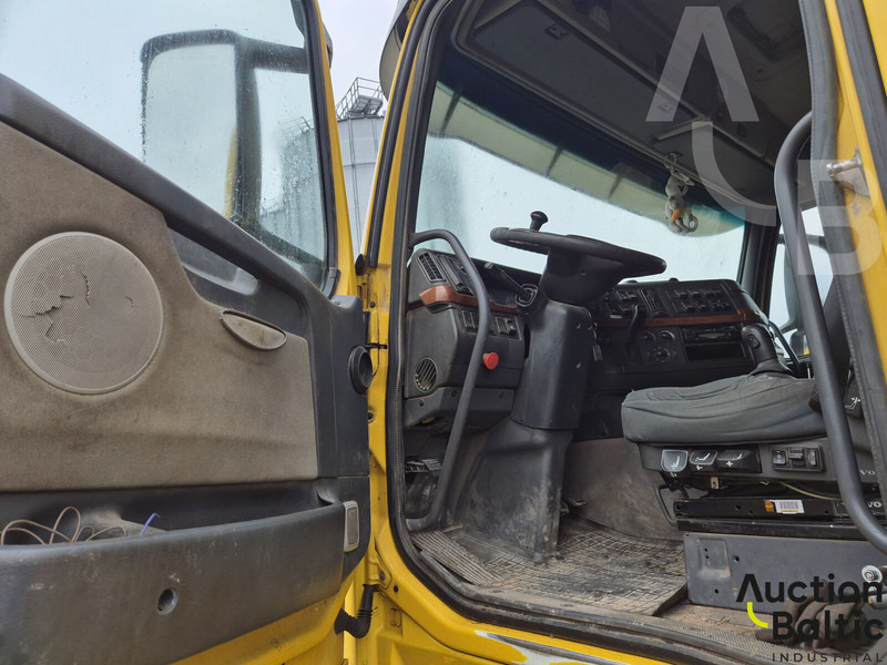 Volvo FH12 - Tractor unit: picture 5 Volvo FH12 - Tractor unit: picture 5