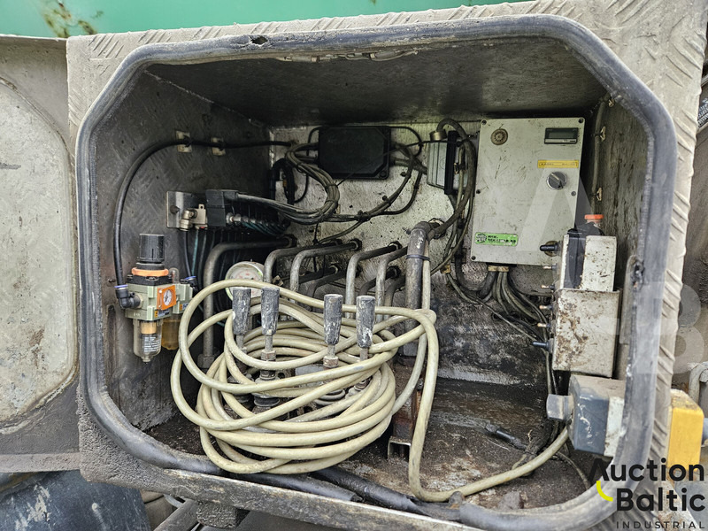 Concrete mixer truck Volvo FM12: picture 15 Concrete mixer truck Volvo FM12: picture 15