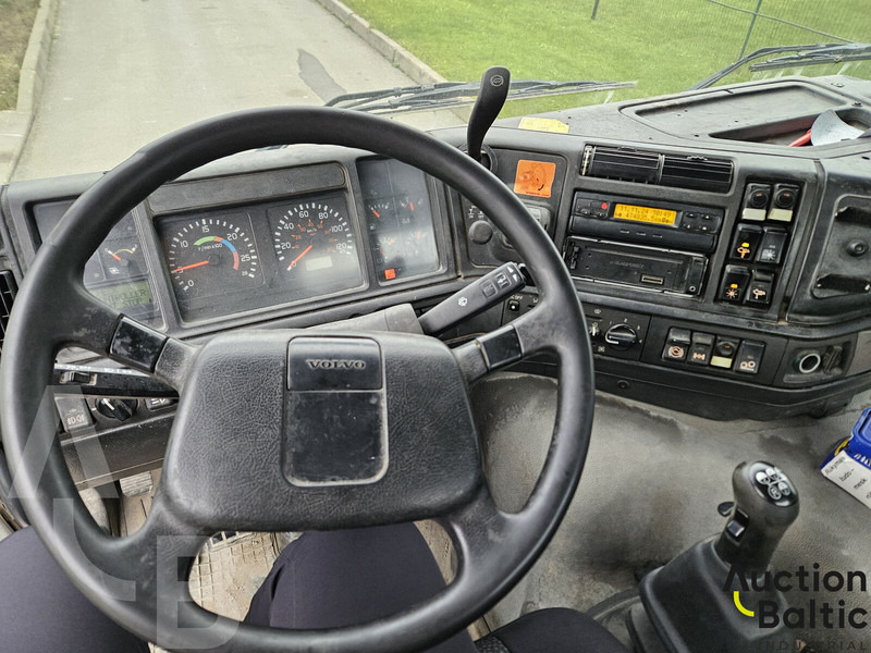 Concrete mixer truck Volvo FM12: picture 10 Concrete mixer truck Volvo FM12: picture 10