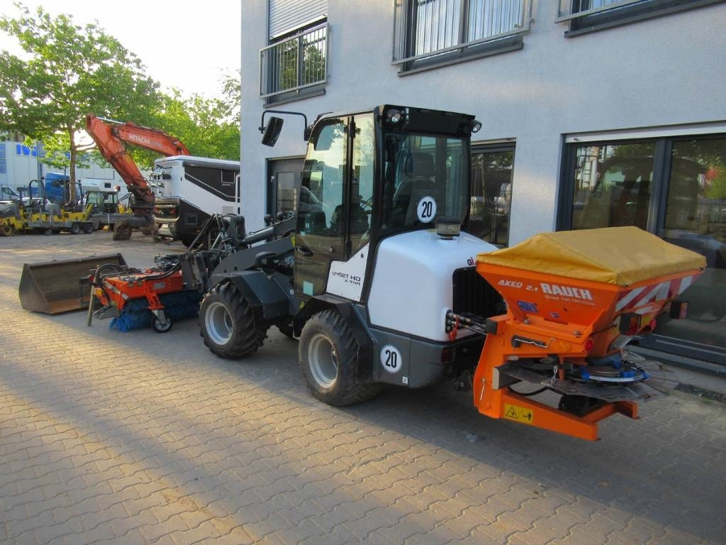 GiANT V452T X-Tra HD Kehrmaschine/Streuer - Wheel loader: picture 4 GiANT V452T X-Tra HD Kehrmaschine/Streuer - Wheel loader: picture 4