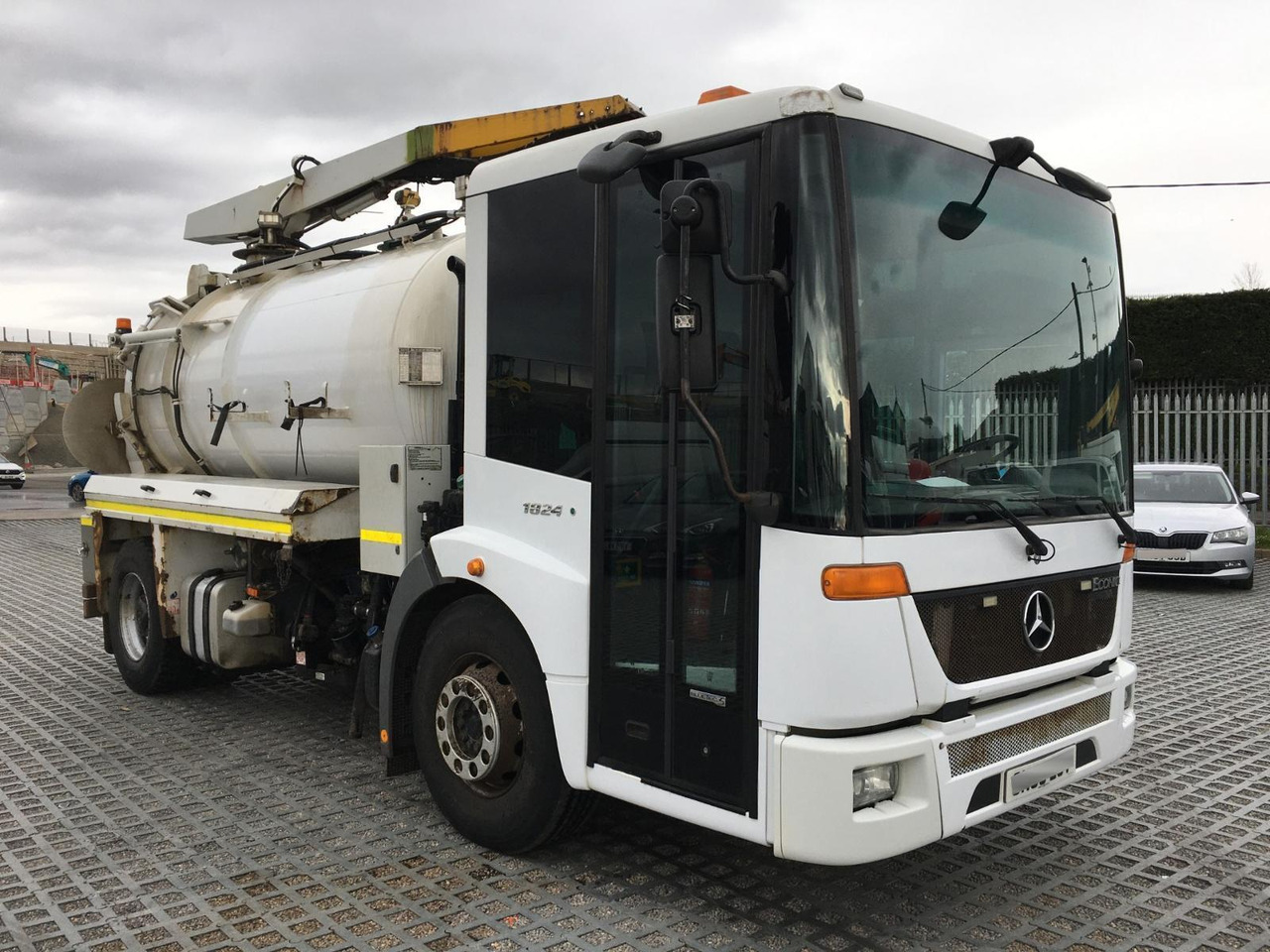 Mercedes-Benz Econic 1824 - Vacuum truck: picture 1 Mercedes-Benz Econic 1824 - Vacuum truck: picture 1