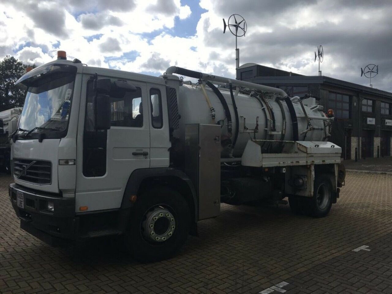 Volvo FL6.18 - Vacuum truck: picture 2 Volvo FL6.18 - Vacuum truck: picture 2