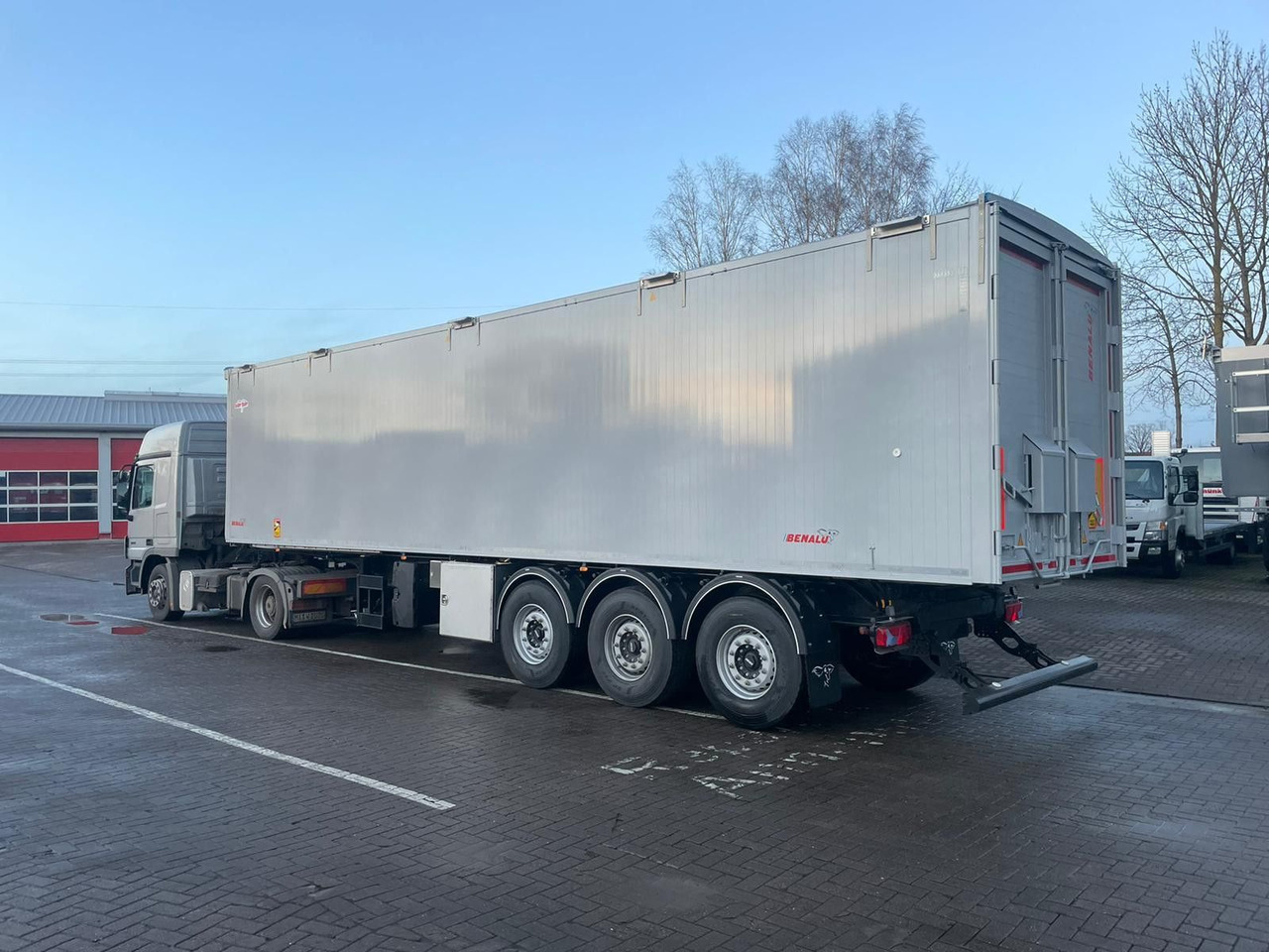 Benalu Optiliner Twin-Liner 68 m³ Kombi fest/flüssig - Tipper semi-trailer: picture 3 Benalu Optiliner Twin-Liner 68 m³ Kombi fest/flüssig - Tipper semi-trailer: picture 3