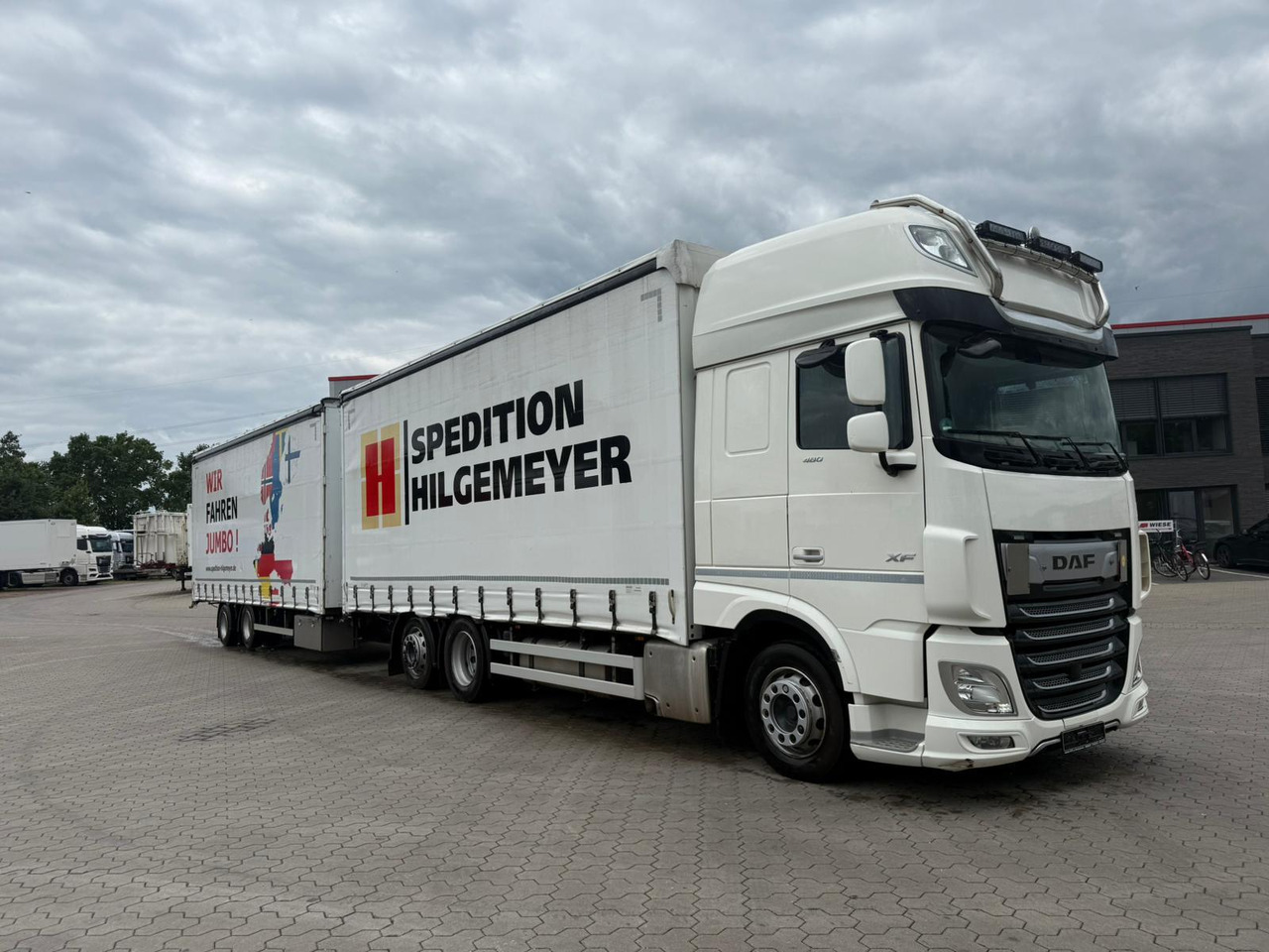 DAF XF 480 FAN LowDeck 6x2 Jumbo Inklusive Anhänger - Curtainsider truck: picture 1 DAF XF 480 FAN LowDeck 6x2 Jumbo Inklusive Anhänger - Curtainsider truck: picture 1