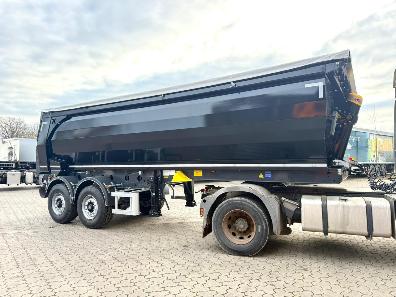 Kässbohrer SKS Stahl Kipper27m³ Hardox Elektrisches Verdeck - Tipper semi-trailer: picture 3 Kässbohrer SKS Stahl Kipper27m³ Hardox Elektrisches Verdeck - Tipper semi-trailer: picture 3