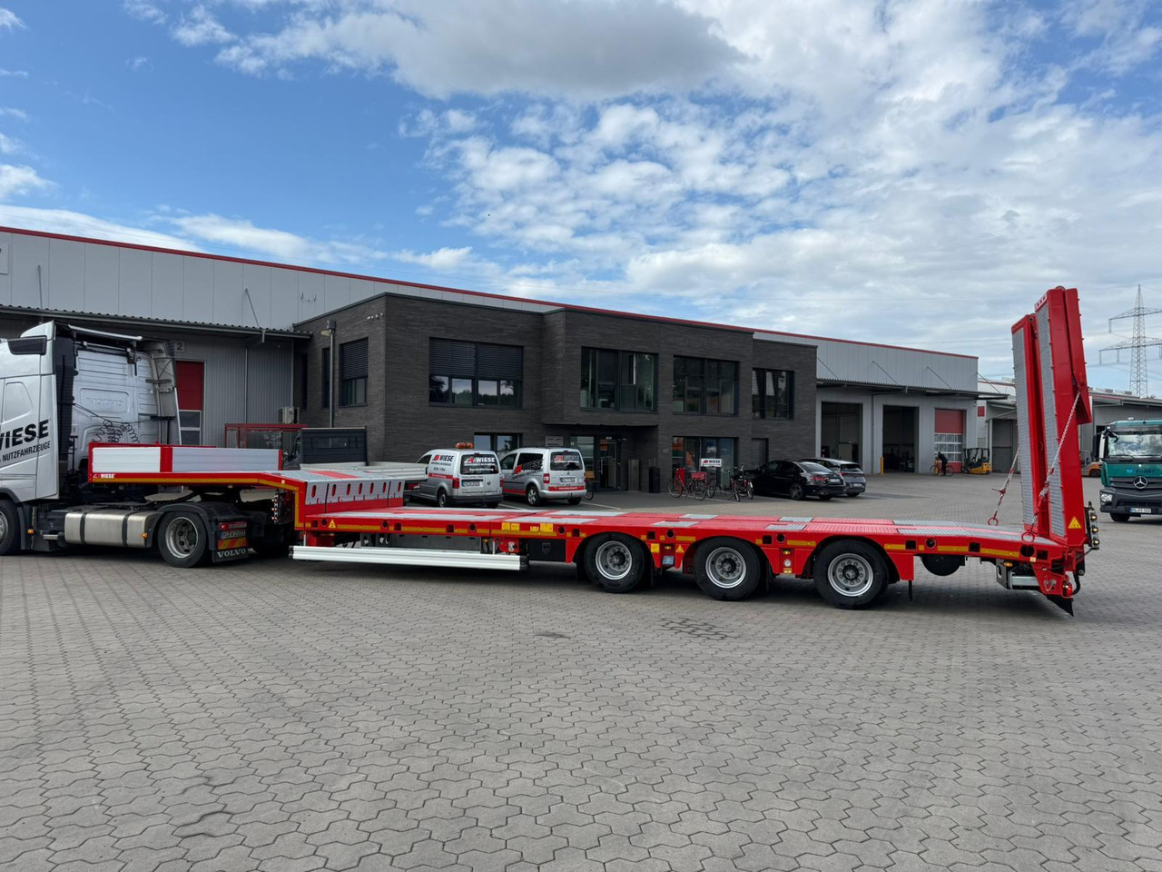 Kässbohrer SLS.HS Tieflader mit hydr. Schwanenhals - Low loader semi-trailer: picture 1 Kässbohrer SLS.HS Tieflader mit hydr. Schwanenhals - Low loader semi-trailer: picture 1