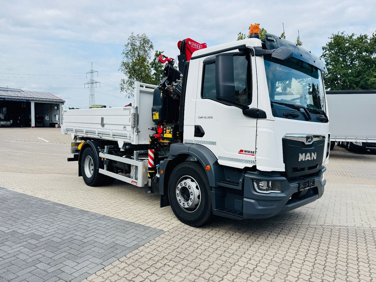 MAN 18.320 4x2 mit Fassi Ladekran Sofort Verfügbar - Tipper, Crane truck: picture 2 MAN 18.320 4x2 mit Fassi Ladekran Sofort Verfügbar - Tipper, Crane truck: picture 2