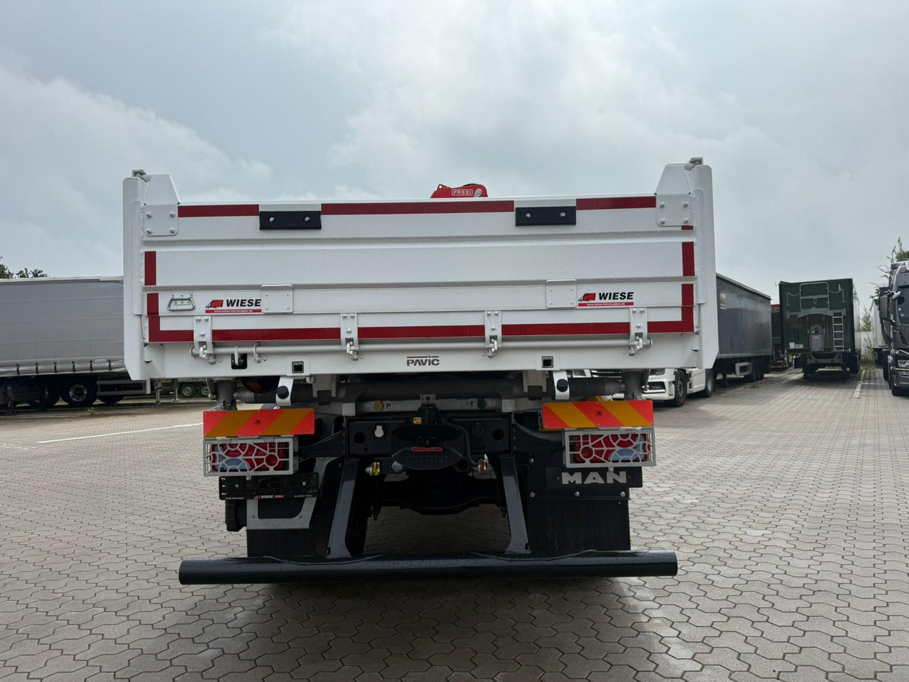 Leasing of  MAN 18.320 4x4 mit Fassi Ladekran Sofort Verfügbar MAN 18.320 4x4 mit Fassi Ladekran Sofort Verfügbar: picture 7 Leasing of  MAN 18.320 4x4 mit Fassi Ladekran Sofort Verfügbar MAN 18.320 4x4 mit Fassi Ladekran Sofort Verfügbar: picture 7