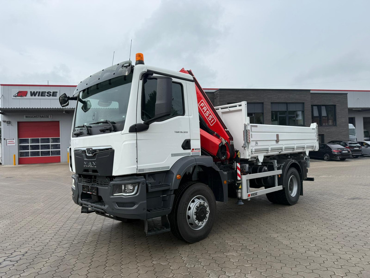 MAN 18.320 4x4 mit Fassi Ladekran Sofort Verfügbar - Tipper, Crane truck: picture 1 MAN 18.320 4x4 mit Fassi Ladekran Sofort Verfügbar - Tipper, Crane truck: picture 1