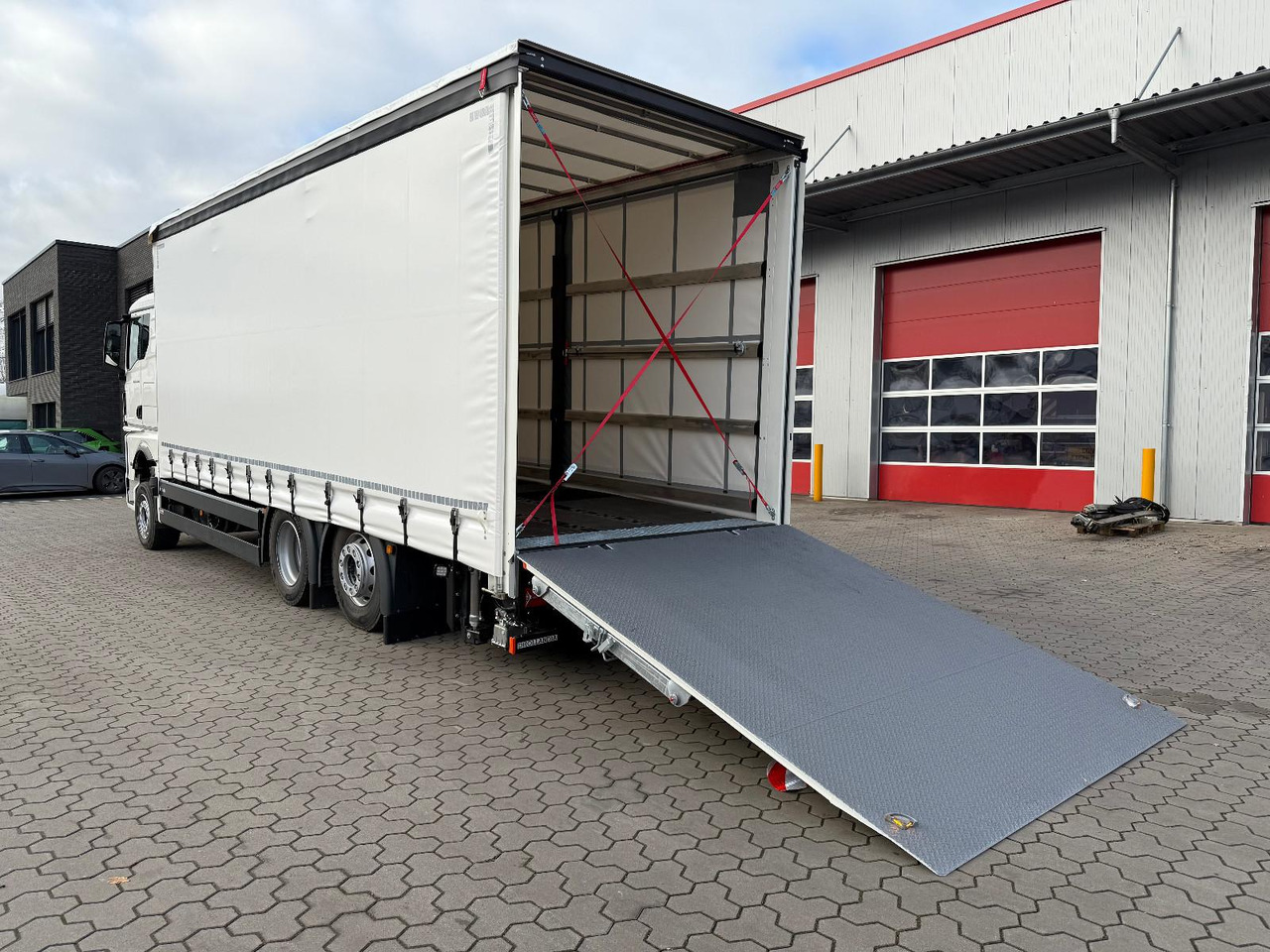 MAN 26.440 6x2 mit Schwerlast-Ladebordwand Rampe - Autotransporter truck: picture 2 MAN 26.440 6x2 mit Schwerlast-Ladebordwand Rampe - Autotransporter truck: picture 2