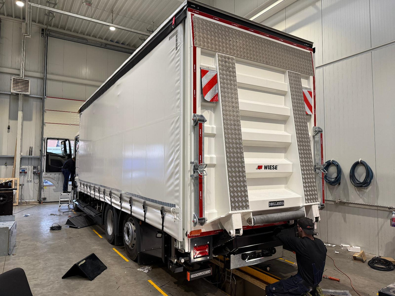 MAN 26.440 6x2 mit Schwerlast-Ladebordwand Rampe - Curtainsider truck: picture 1 MAN 26.440 6x2 mit Schwerlast-Ladebordwand Rampe - Curtainsider truck: picture 1