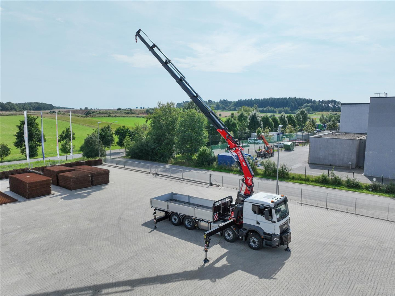 MAN 35.470 8x2 Kran F710 RA2.26 - Dropside/ Flatbed truck, Crane truck: picture 1 MAN 35.470 8x2 Kran F710 RA2.26 - Dropside/ Flatbed truck, Crane truck: picture 1