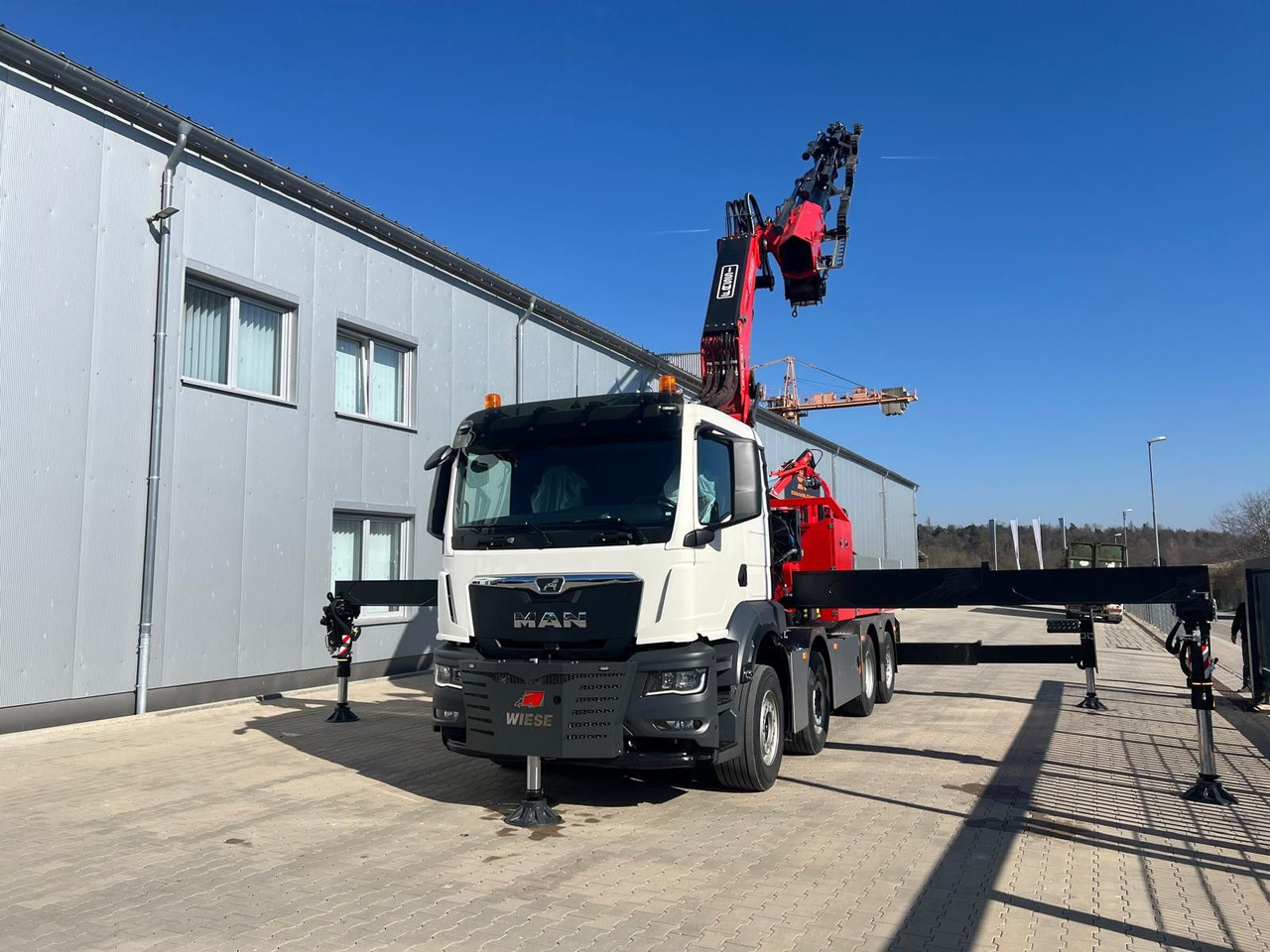MAN 8x4 mit F1150RA.2.28 L616 Winde, 2.per. Korb - Crane truck: picture 1 MAN 8x4 mit F1150RA.2.28 L616 Winde, 2.per. Korb - Crane truck: picture 1