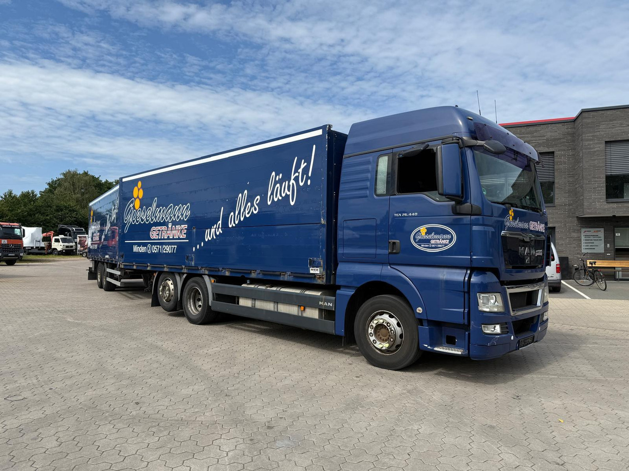 MAN TGA Schwenkwand-Getränkeaufbau incl. Anhänger - Box truck: picture 5 MAN TGA Schwenkwand-Getränkeaufbau incl. Anhänger - Box truck: picture 5