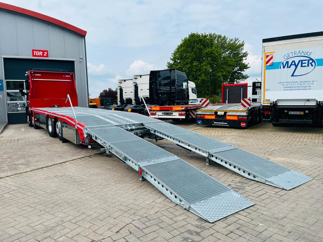 MAN TGS 35.520 Fahrgestell mit Wiese Aufbau - Dropside/ Flatbed truck, Crane truck: picture 2 MAN TGS 35.520 Fahrgestell mit Wiese Aufbau - Dropside/ Flatbed truck, Crane truck: picture 2