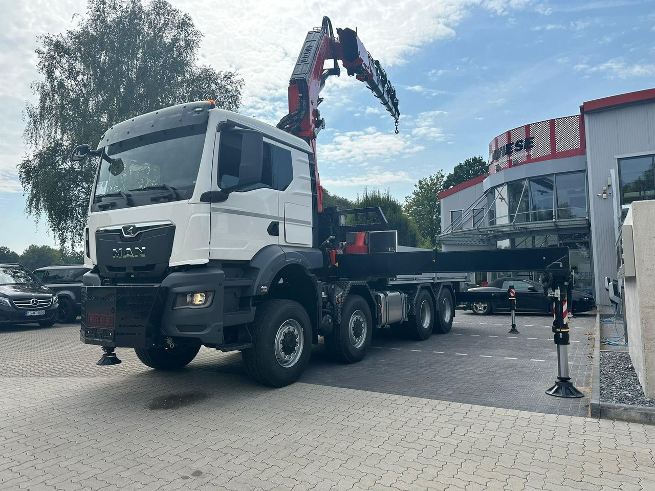 MAN TGS 41.520 8x8 mit Fassi Ladekran F710RA.2.26 - Dropside/ Flatbed truck: picture 2 MAN TGS 41.520 8x8 mit Fassi Ladekran F710RA.2.26 - Dropside/ Flatbed truck: picture 2