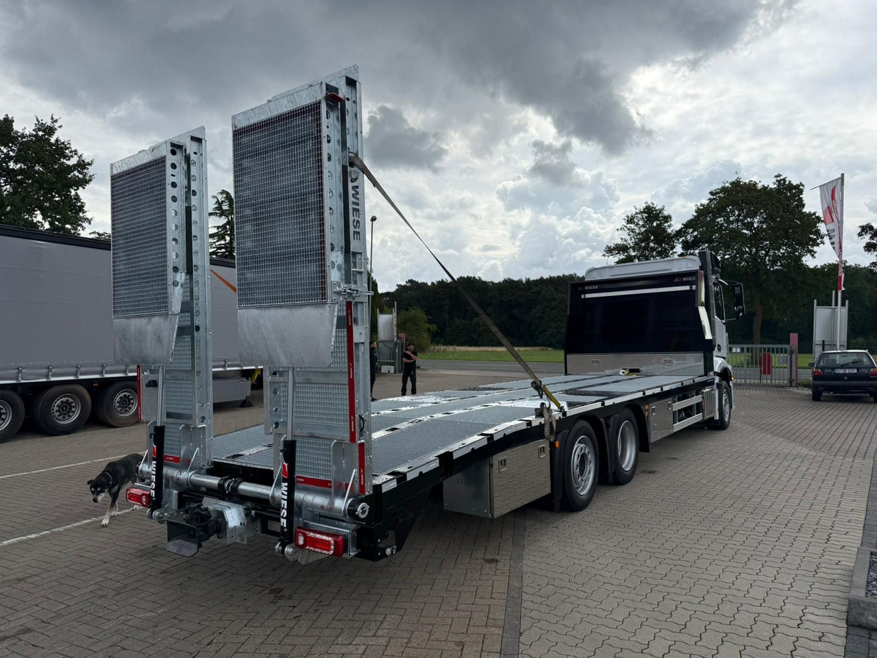Mercedes-Benz Actros mit Rampen, Maschinentransporter - Dropside/ Flatbed truck: picture 3 Mercedes-Benz Actros mit Rampen, Maschinentransporter - Dropside/ Flatbed truck: picture 3