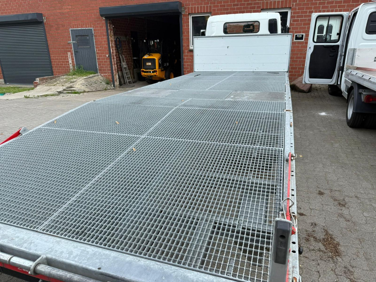 Autotransporter truck Mitsubishi Fuso Canter 7C18 Arbeitsbühnentransporter: picture 6