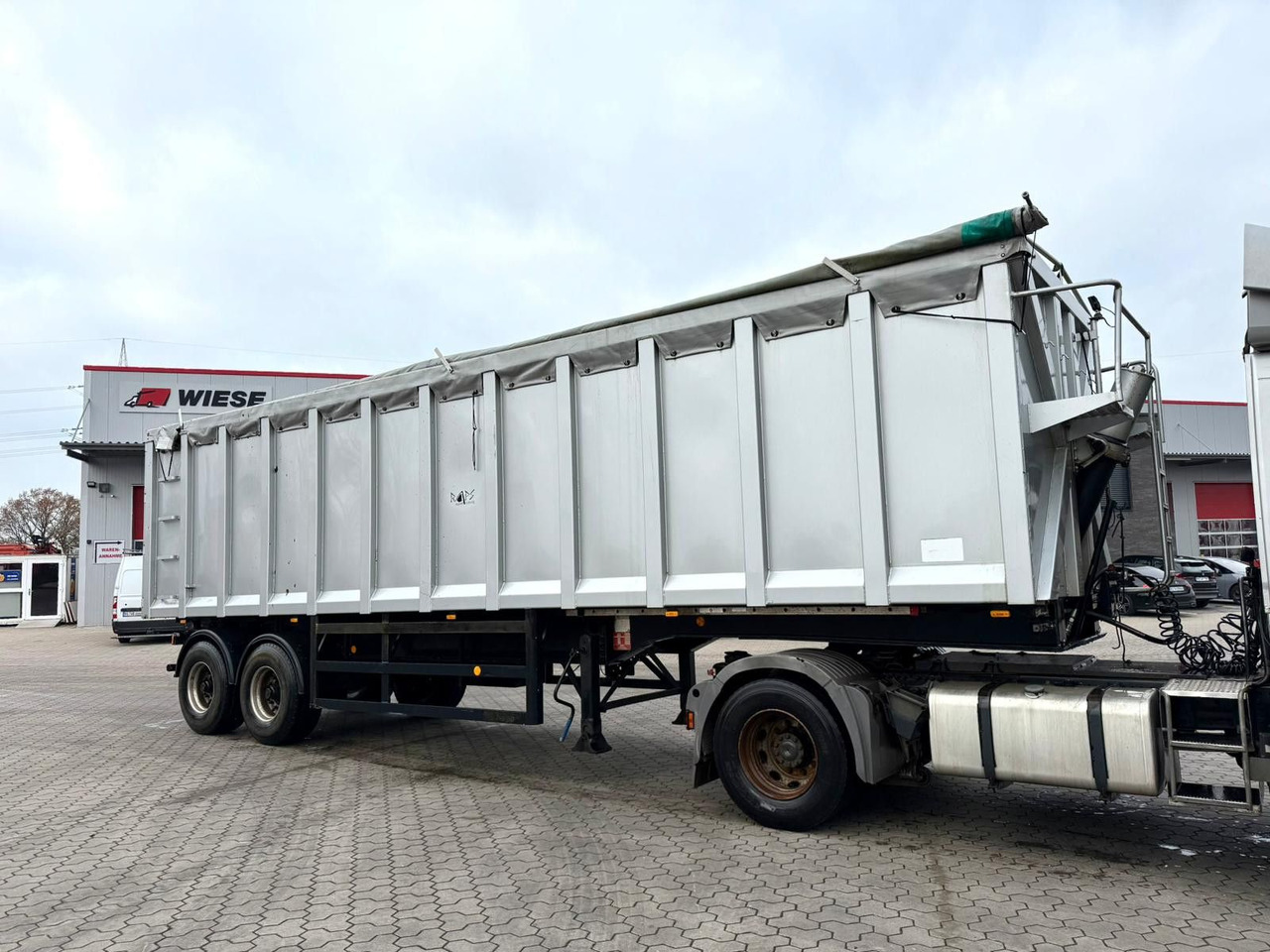 OVA Aluminium Kippmulde 47-50m³ - Tipper semi-trailer: picture 1 OVA Aluminium Kippmulde 47-50m³ - Tipper semi-trailer: picture 1