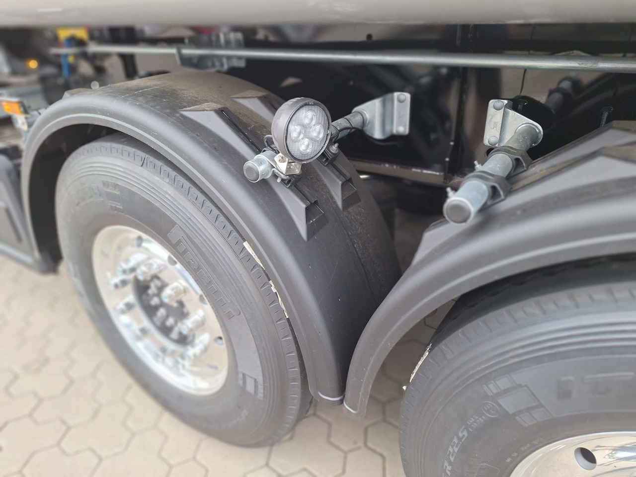 Leasing of Schmitz Cargobull Kipper 52m³ mit gekröpftem Chassis Schmitz Cargobull Kipper 52m³ mit gekröpftem Chassis: picture 10 Leasing of Schmitz Cargobull Kipper 52m³ mit gekröpftem Chassis Schmitz Cargobull Kipper 52m³ mit gekröpftem Chassis: picture 10