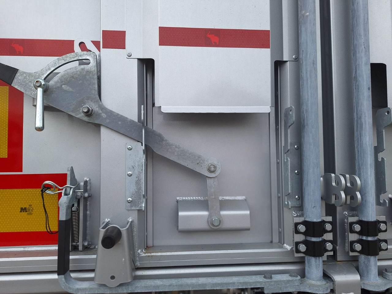 Leasing of Schmitz Cargobull Kipper 52m³ mit gekröpftem Chassis Schmitz Cargobull Kipper 52m³ mit gekröpftem Chassis: picture 9 Leasing of Schmitz Cargobull Kipper 52m³ mit gekröpftem Chassis Schmitz Cargobull Kipper 52m³ mit gekröpftem Chassis: picture 9