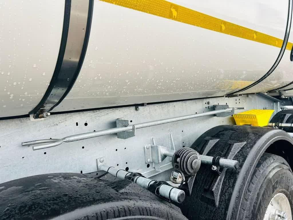 New Tipper semi-trailer Schmitz Cargobull Thermomulde 24m³ isoliert: picture 8