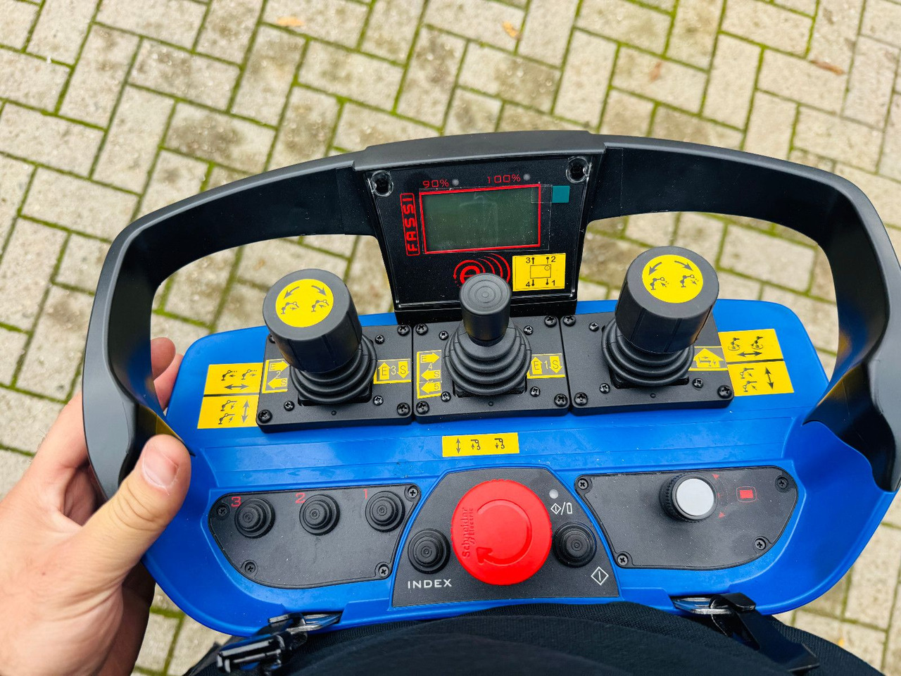 Volvo FH 500 8x4 Kran F820 RA2.27 Jib & Winde Sofort - Tractor unit: picture 4 Volvo FH 500 8x4 Kran F820 RA2.27 Jib & Winde Sofort - Tractor unit: picture 4