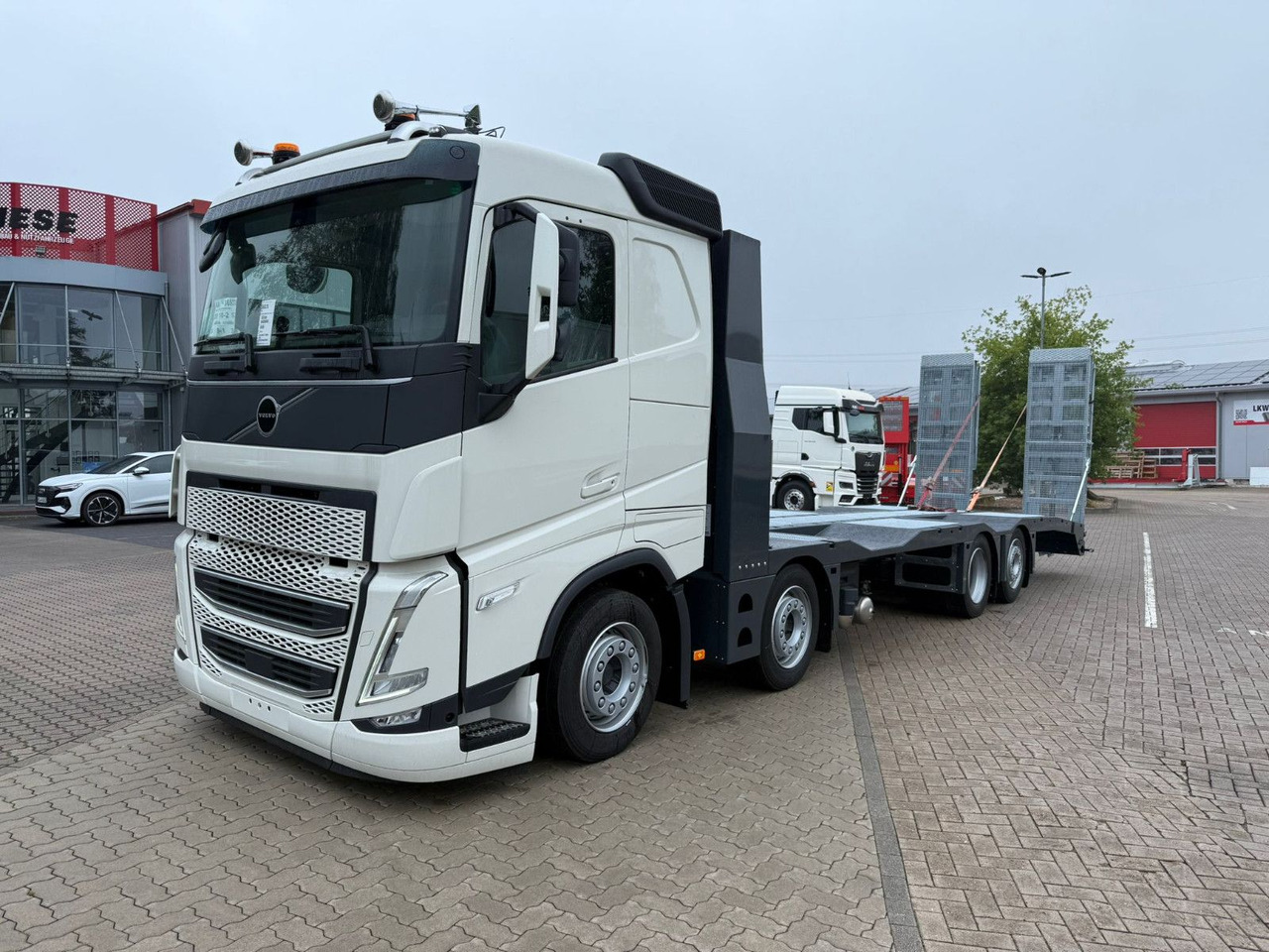 Leasing of  Volvo Arbeitsbühnen Baumaschinentransporter mit Rampen Volvo Arbeitsbühnen Baumaschinentransporter mit Rampen: picture 7